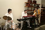 Entertainment  at Swinging Saturday at Cole Haan in Easthampton on 8-14-04.  photo by Rob Rich copyright 2004 516-676-3939  robwayne1@aol.com