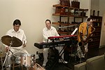 Entertainment  at Swinging Saturday at Cole Haan in Easthampton on 8-14-04.  photo by Rob Rich copyright 2004 516-676-3939  robwayne1@aol.com