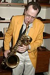 Entertainment at Swinging Saturday at Cole Haan in Easthampton on 8-14-04.  photo by Rob Rich copyright 2004 516-676-3939  robwayne1@aol.com