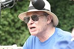 Bert Sugar at the Artist and Writer's Annual Softball game in Easthampton on 8-21-04.  photo by Rob Rich copyright 2004 516-676-3939  robwayne1@aol.com
